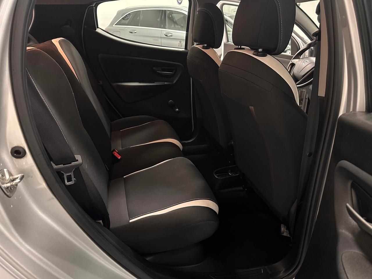 LANCIA YPSILON METANO (78000KM )