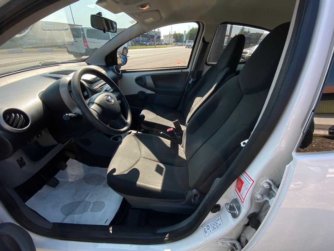 Toyota Aygo 1.0 12V VVT-i 5 porte Deep Ocean Connect