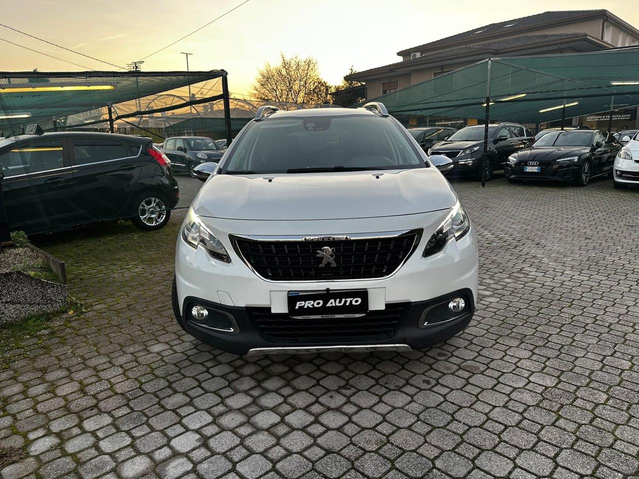 Peugeot 2008 BlueHDi 100 S&S Black Matt