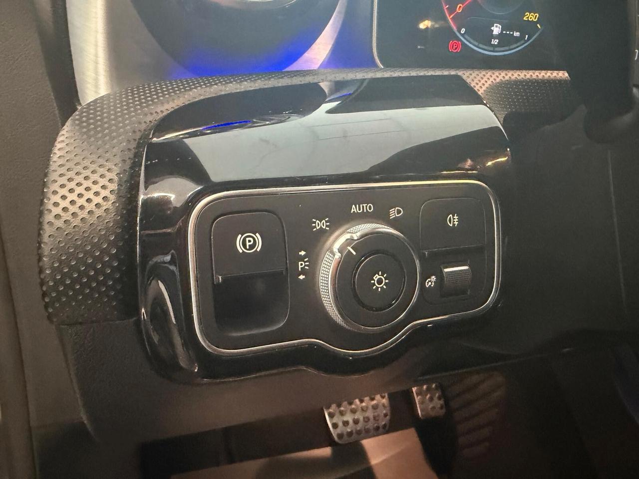 MERCEDES BENZ CLASSE A 180D PREMIUM 1.5 116CV 85KW ANNO 2019