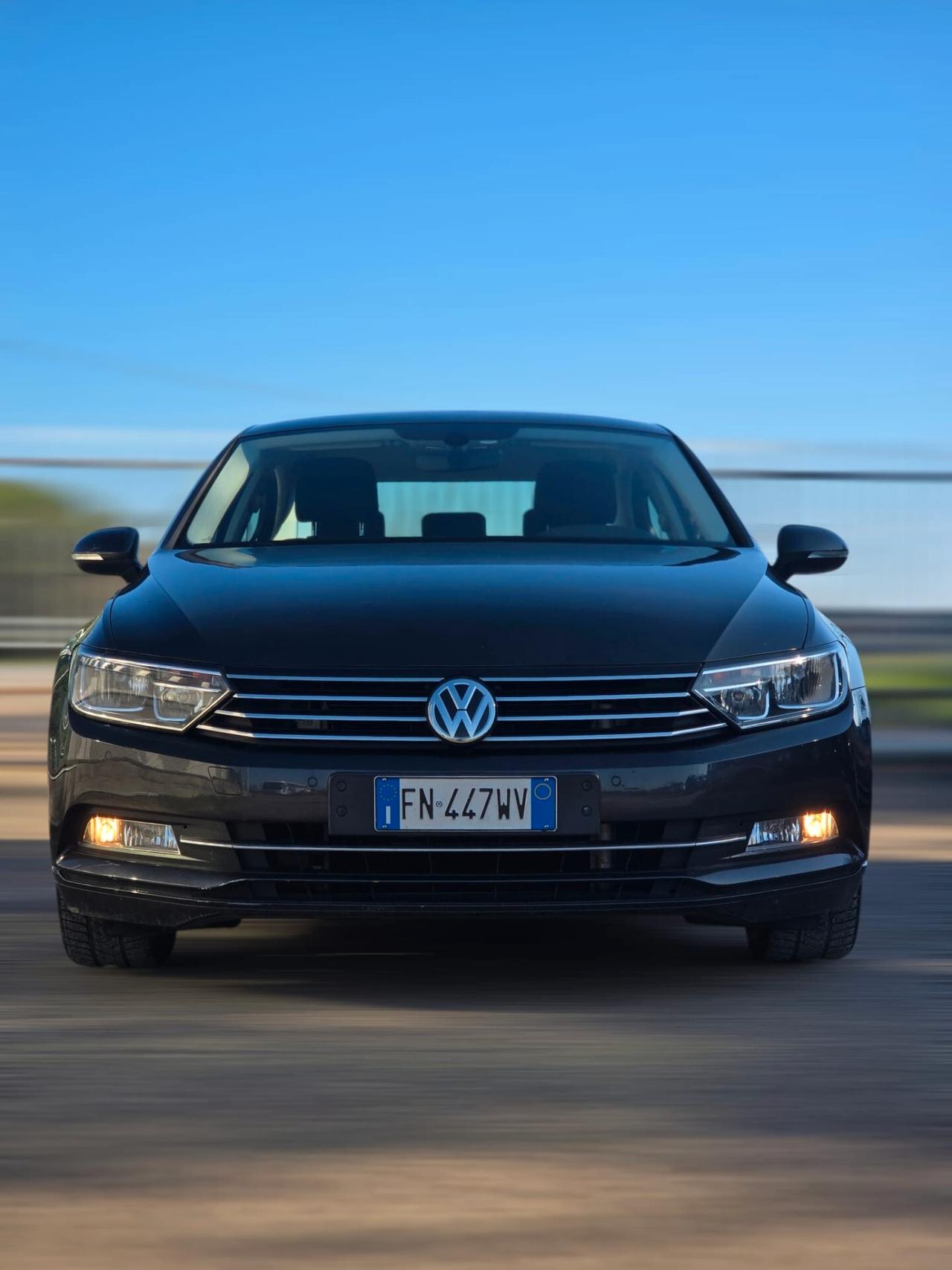 Volkswagen Passat 2.0 TDI DSG Comfortline Berlina