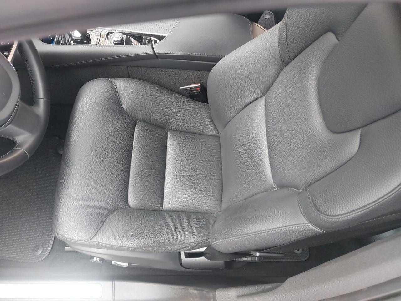 Volvo V90 Cross Country B4 (d) AWD Business Plus Auto