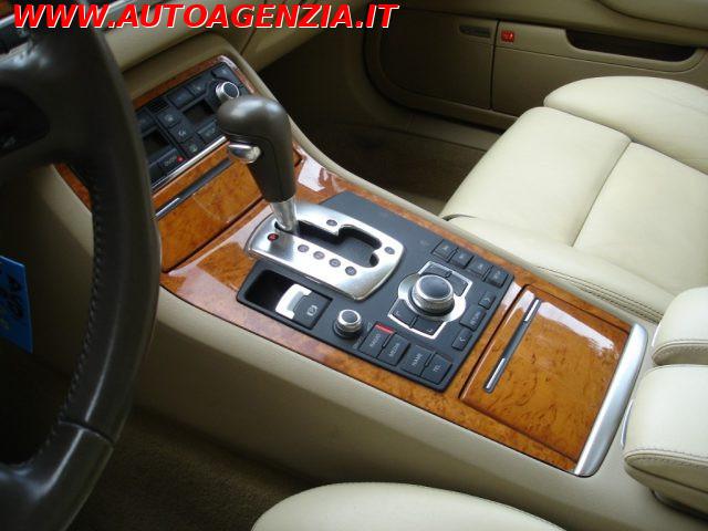 AUDI A8 3.0 V6 TDI quattro tiptronic