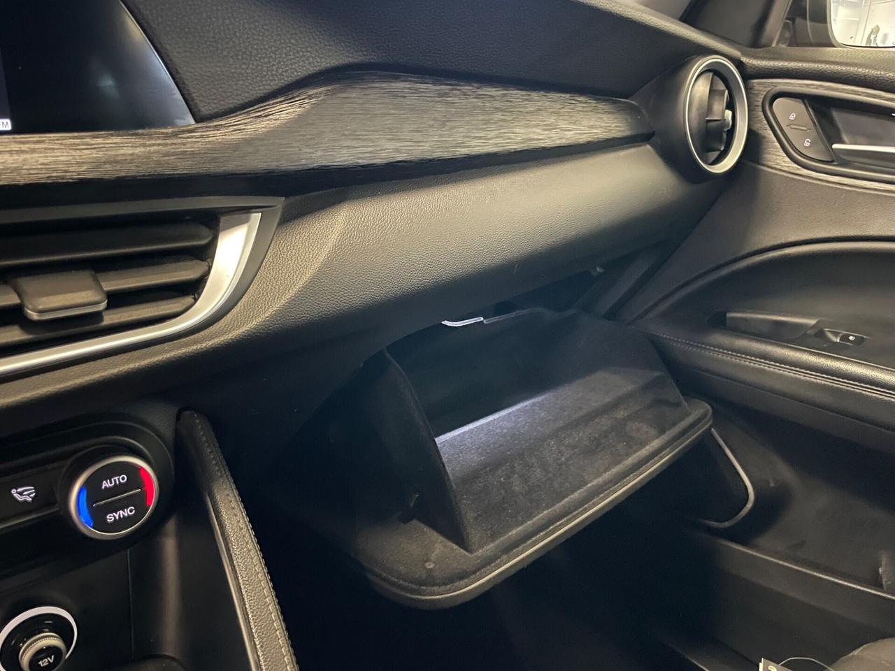 Alfa Romeo Stelvio 2.2 Turbodiesel 160 CV AT8 RWD Sport-Tech