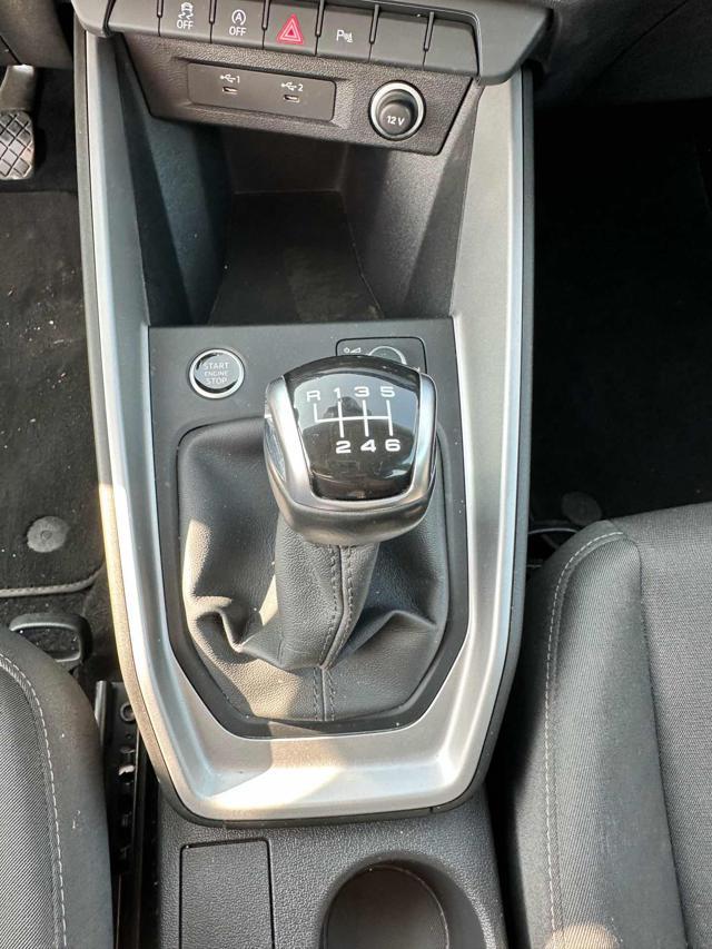 AUDI A1 citycarver 30 TFSI Identity Contrast
