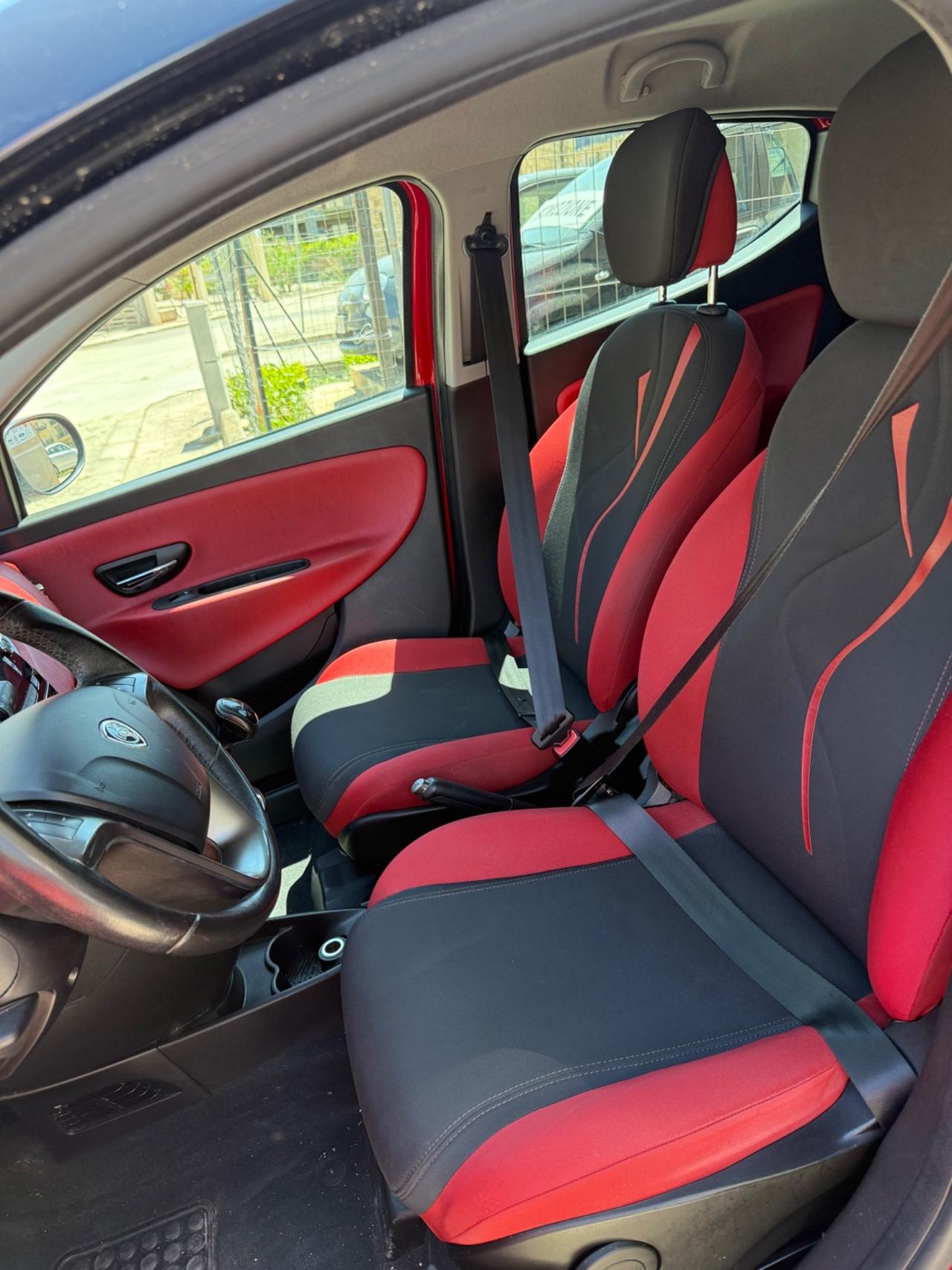 Lancia Ypsilon 1.3 MJT 16V 95 CV 5 porte S&S Silver