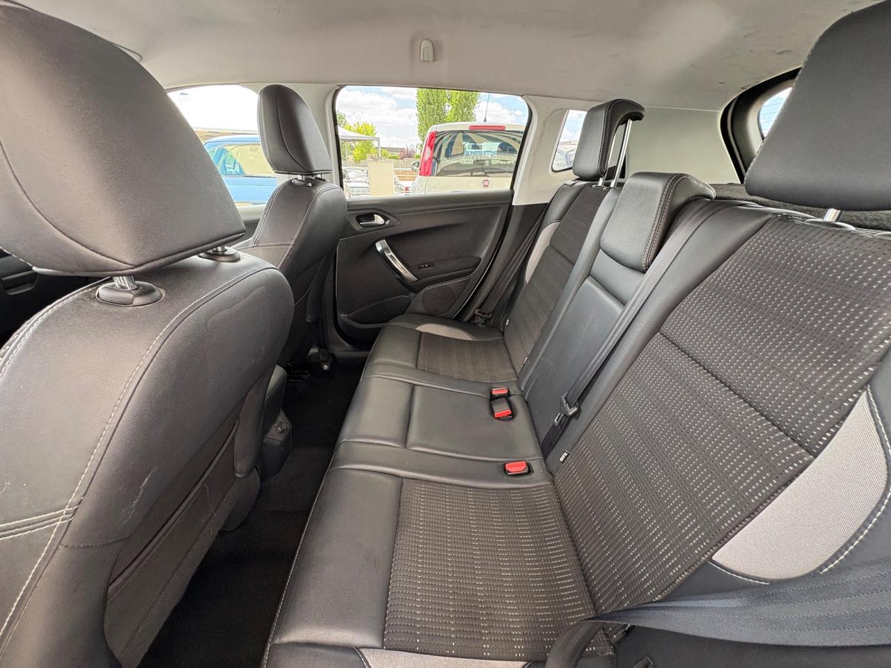 Peugeot 2008 1.6 e-HDi 92 CV Stop&Start Allure