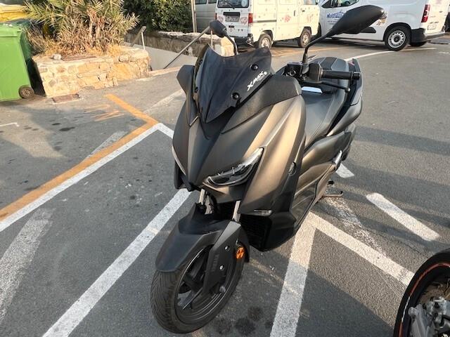 Yamaha X-Max 125 ABS Business MAT DARK GRAY METALLIC