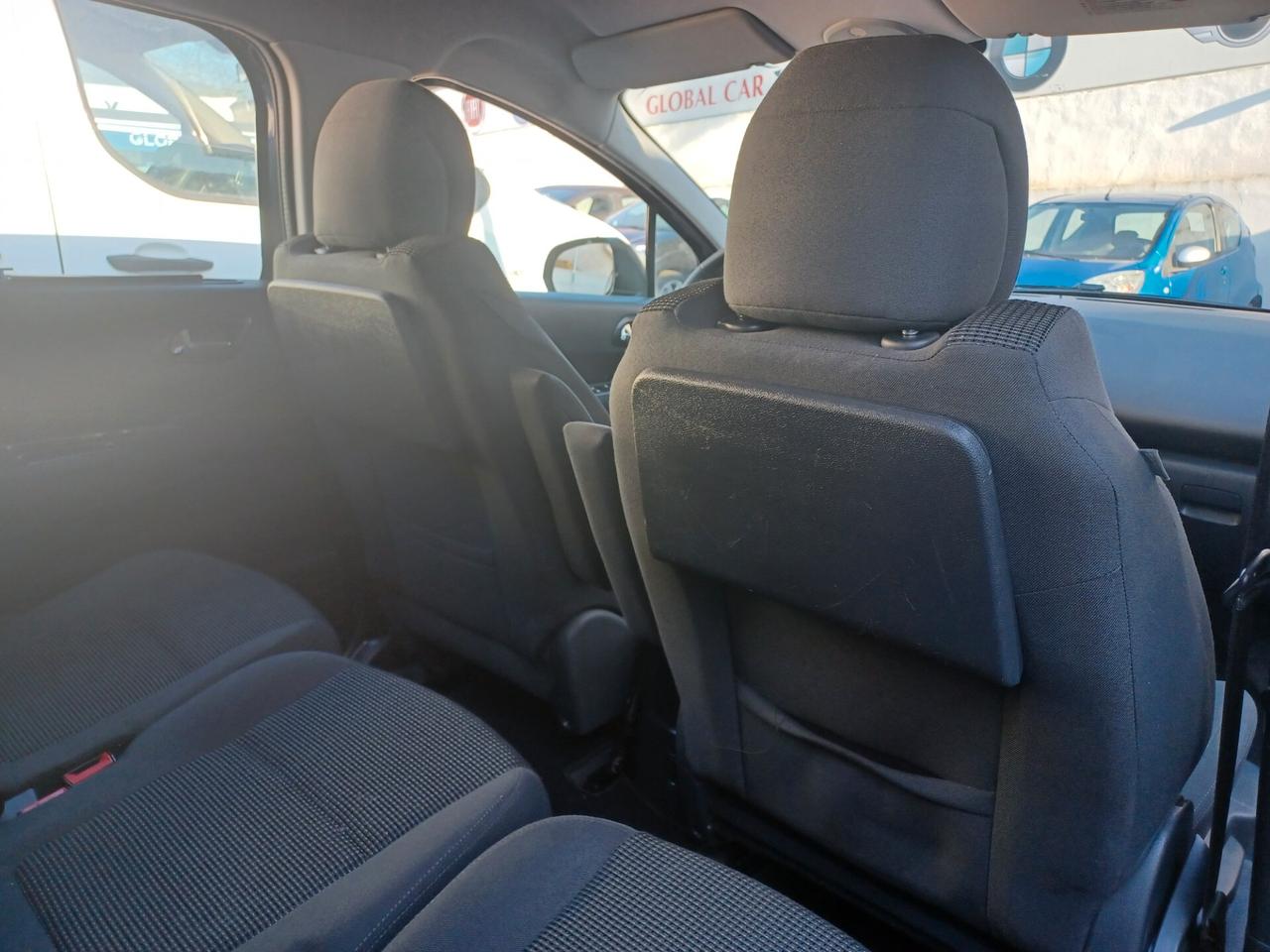 Peugeot 5008 1.6 HDi 115CV Allure 7 POSTI