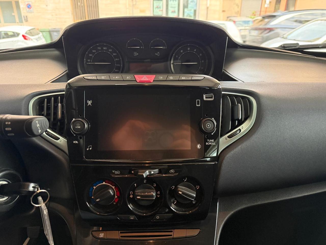 Lancia Ypsilon 1.0 FireFly 5 porte S&S Hybrid Silver Plus