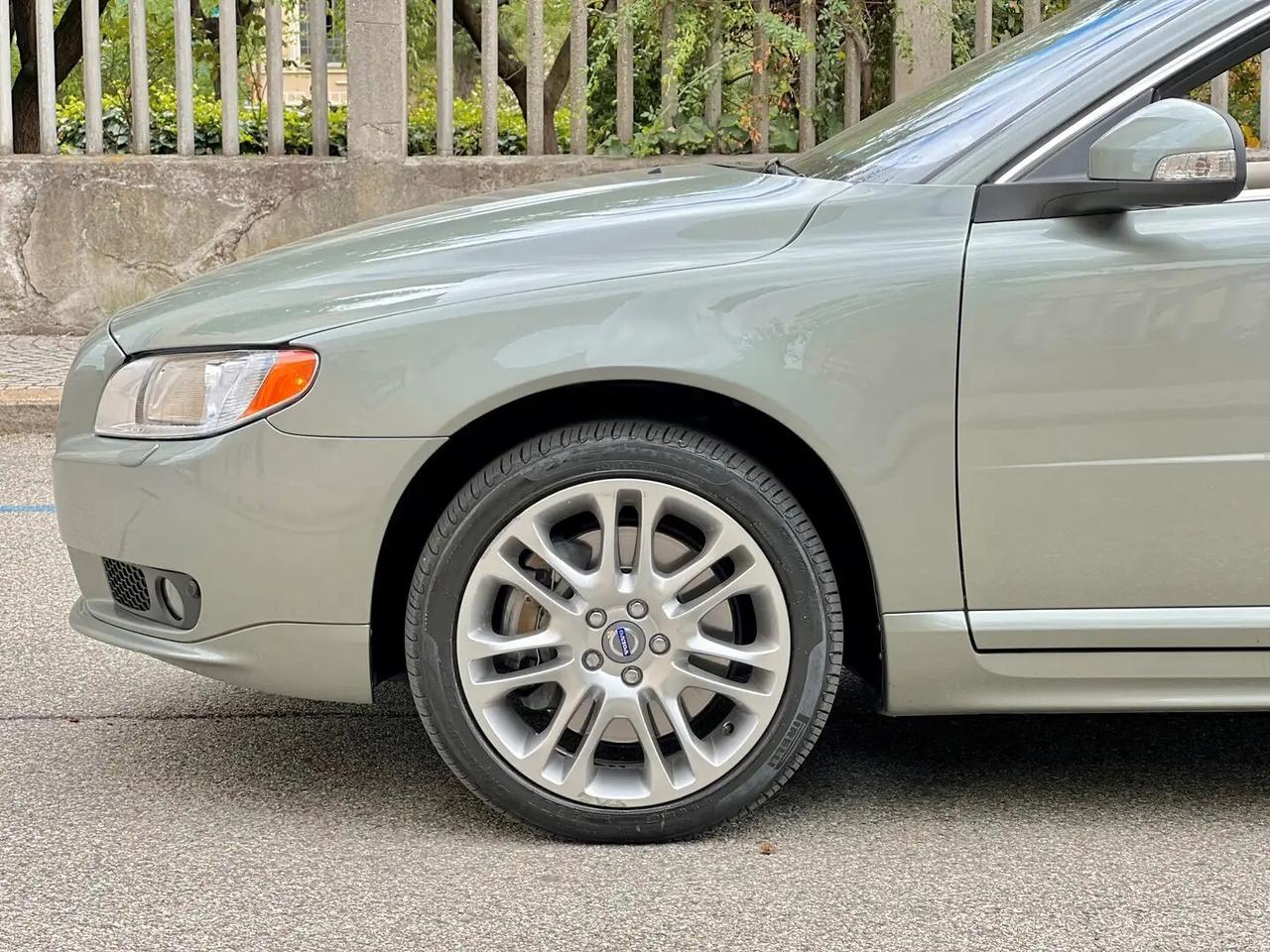 Volvo S80 4.4 V8 aut. AWD Summum