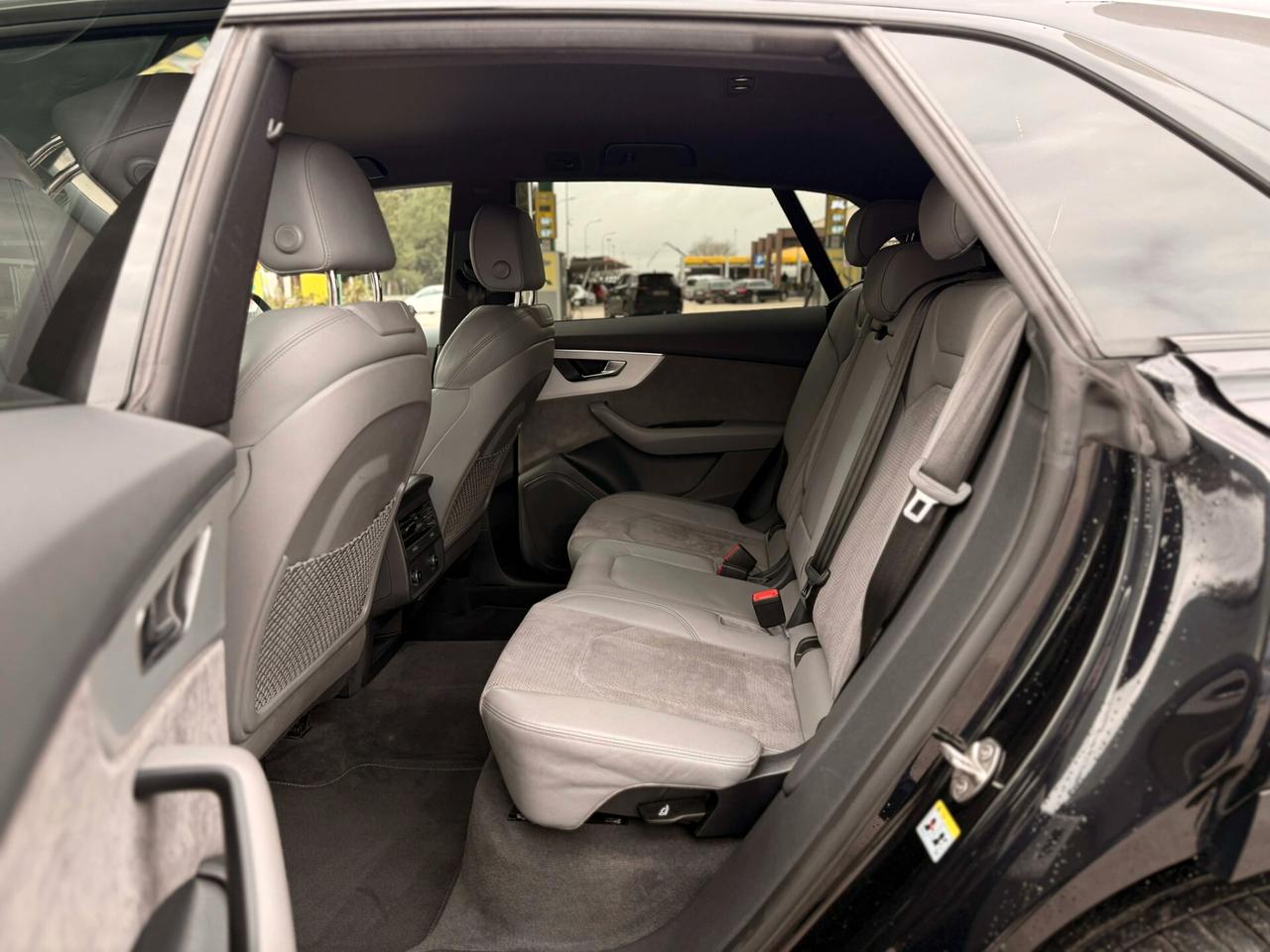 Audi Q8 50 TDI IDENTITY BLACK/23" RSQ8/PELLE