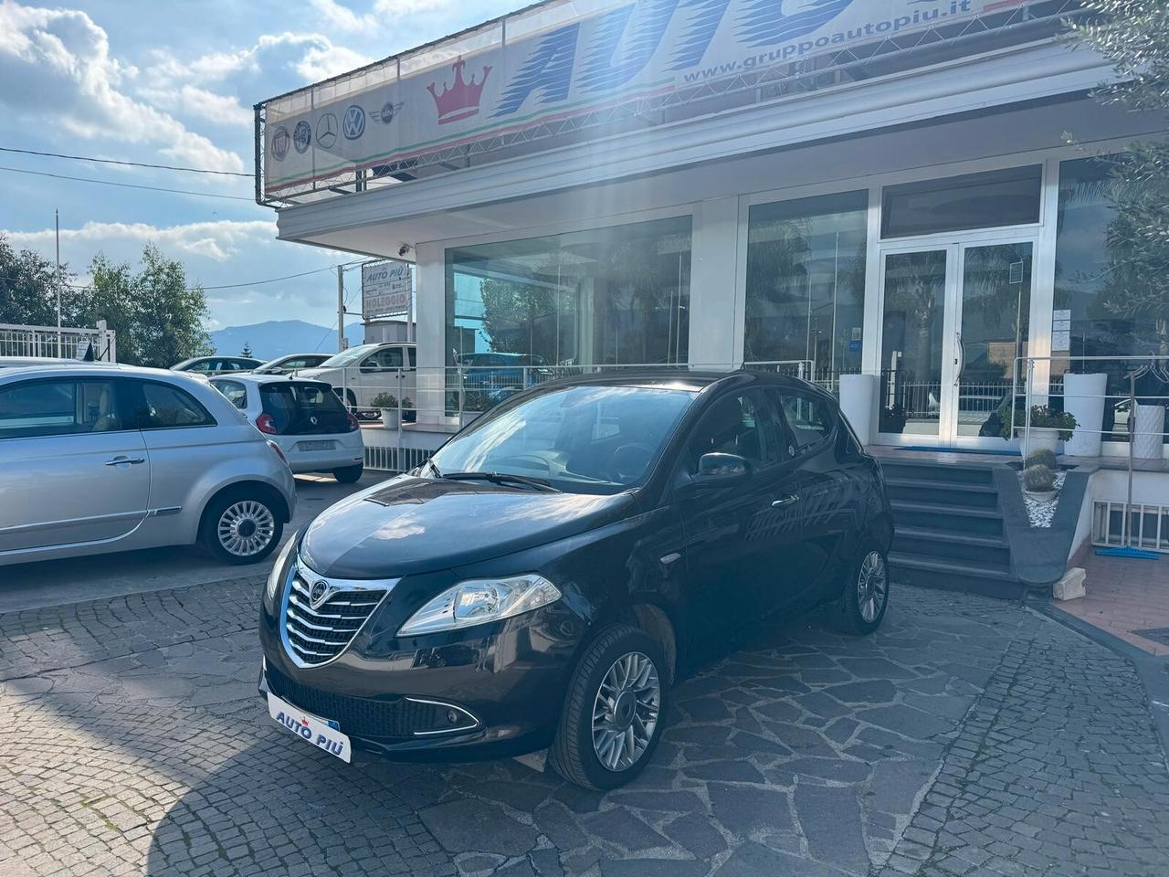 Lancia Ypsilon 0.9 TwinAir 85 CV 5 porte Metano Ecochic Silver