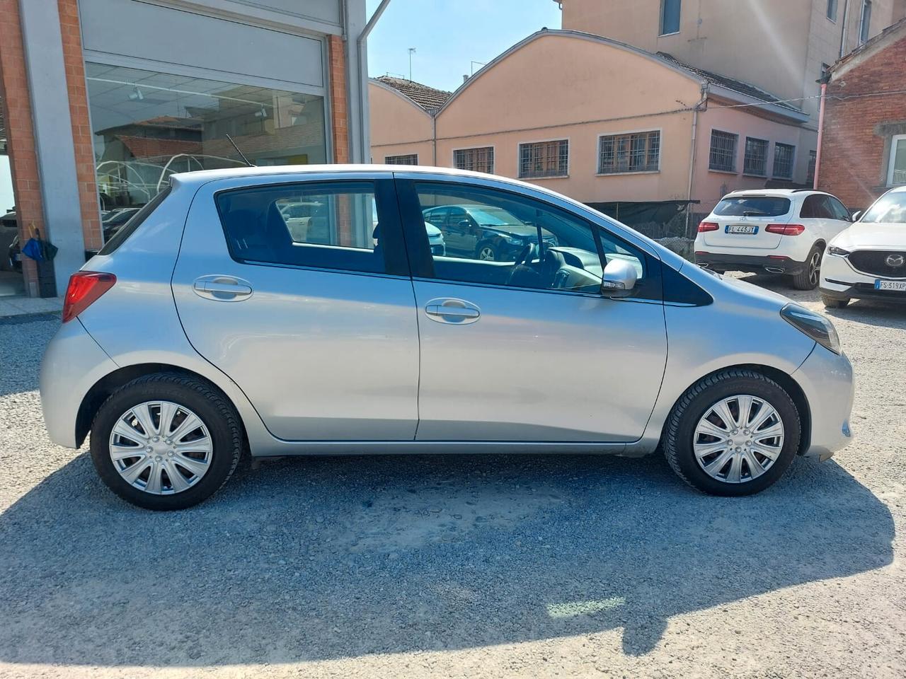 Toyota Yaris 1.4 D-4D 5 porte Lounge STUPENDA OK NEOPATENTATI