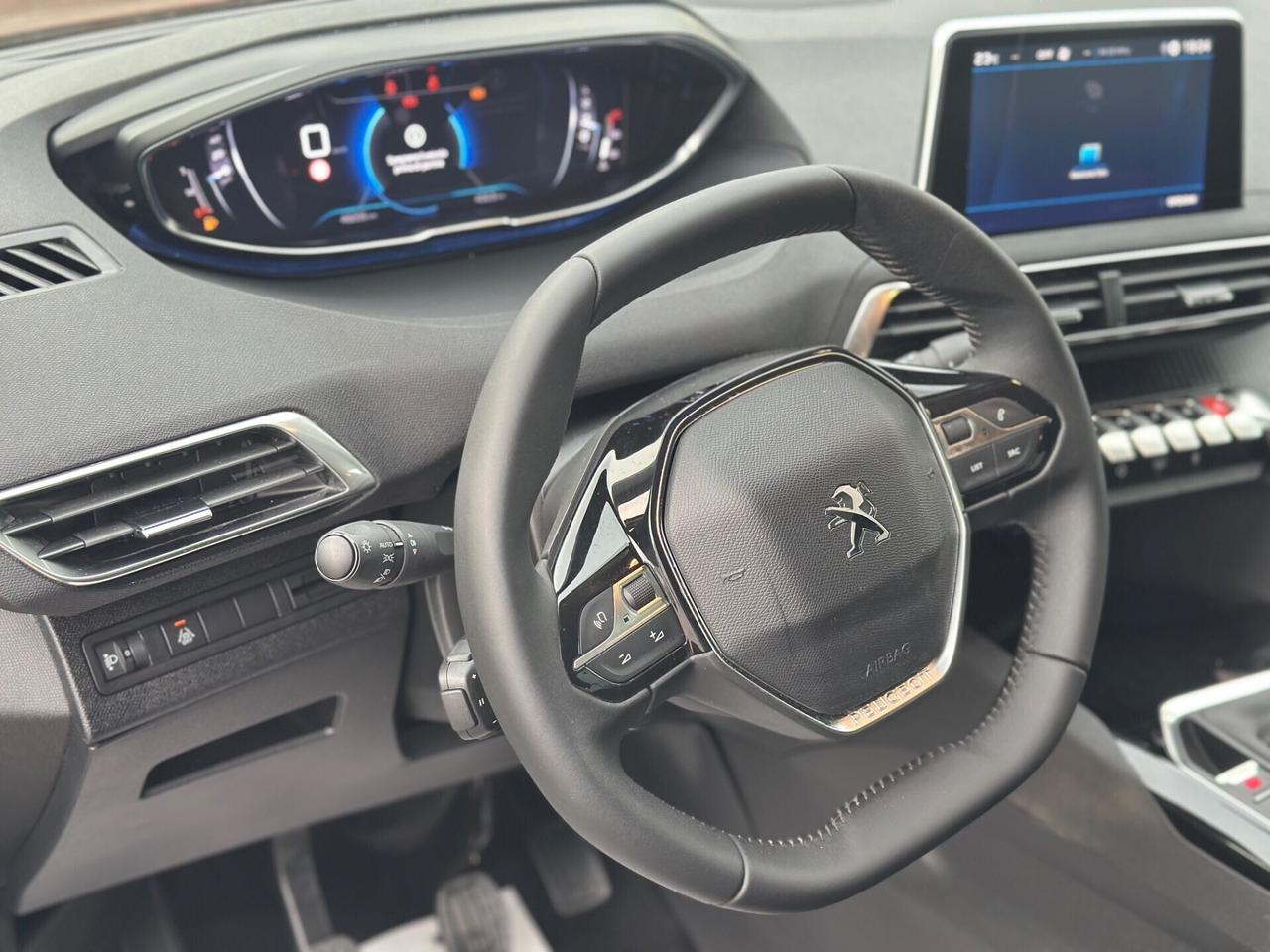 Peugeot 5008 2023 1.5 130 Pack !Soli 48 Mila Km!