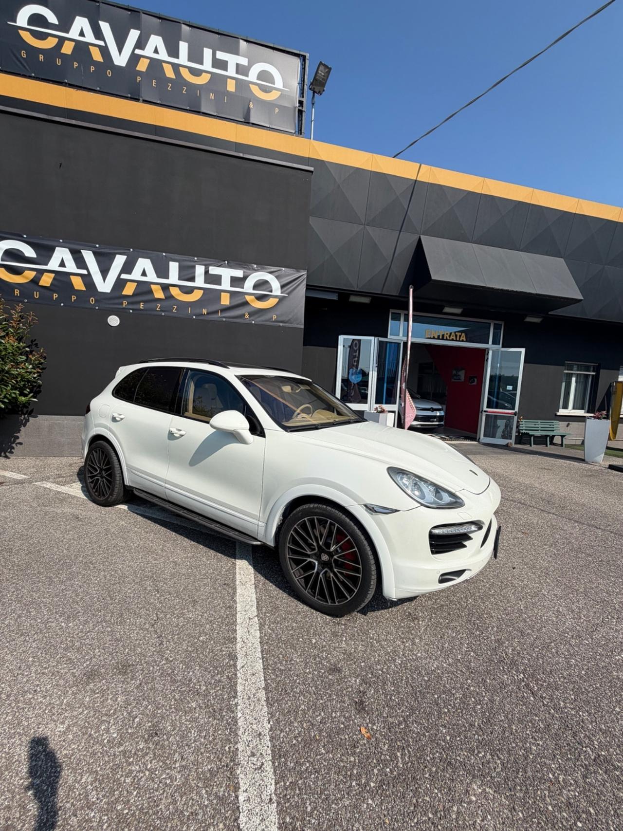 Porsche Cayenne 4.8 Turbo noleggio subentro