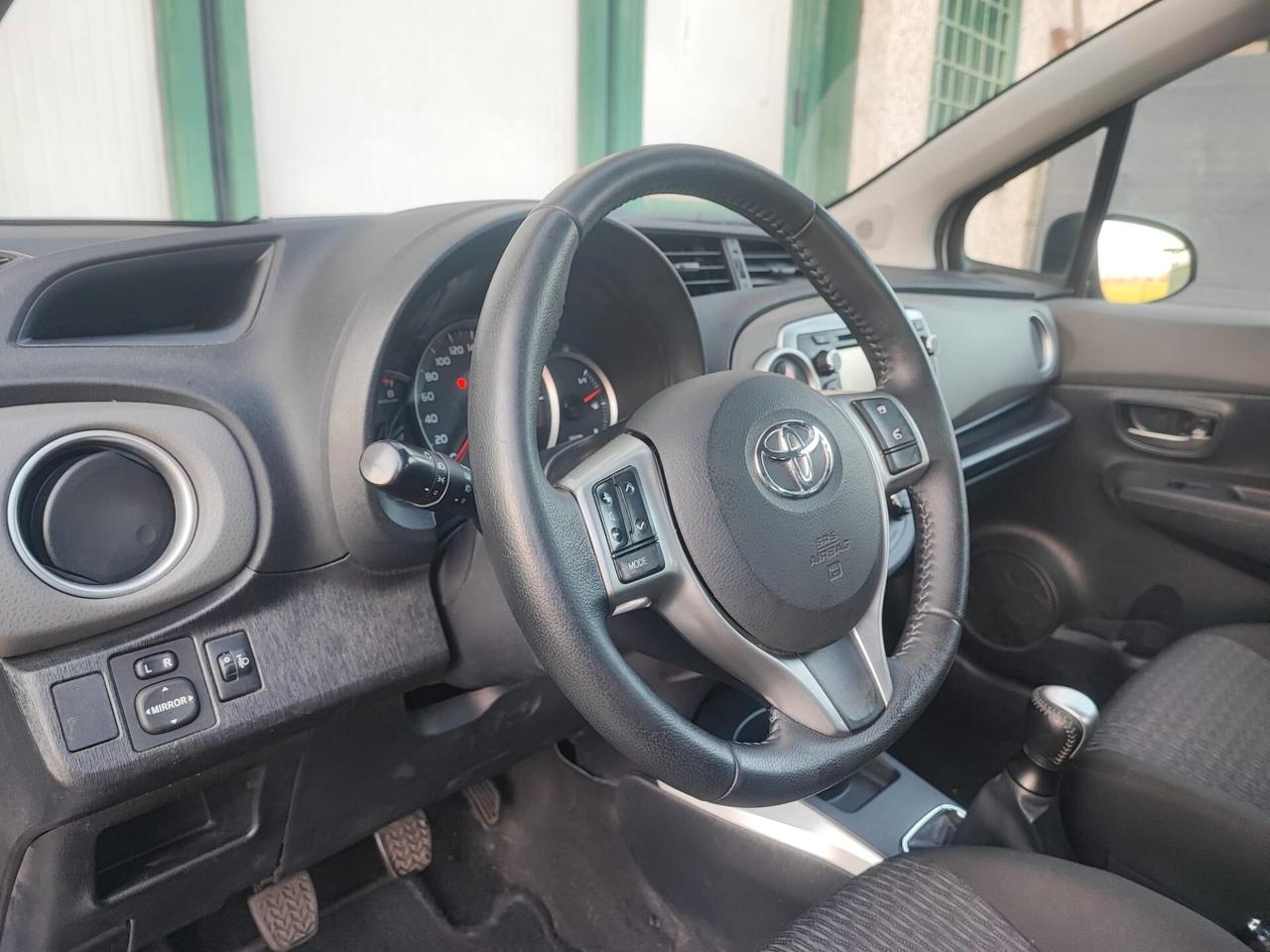 Toyota Yaris 1.0 5 porte BENZINA NEOPATENTATI 2013