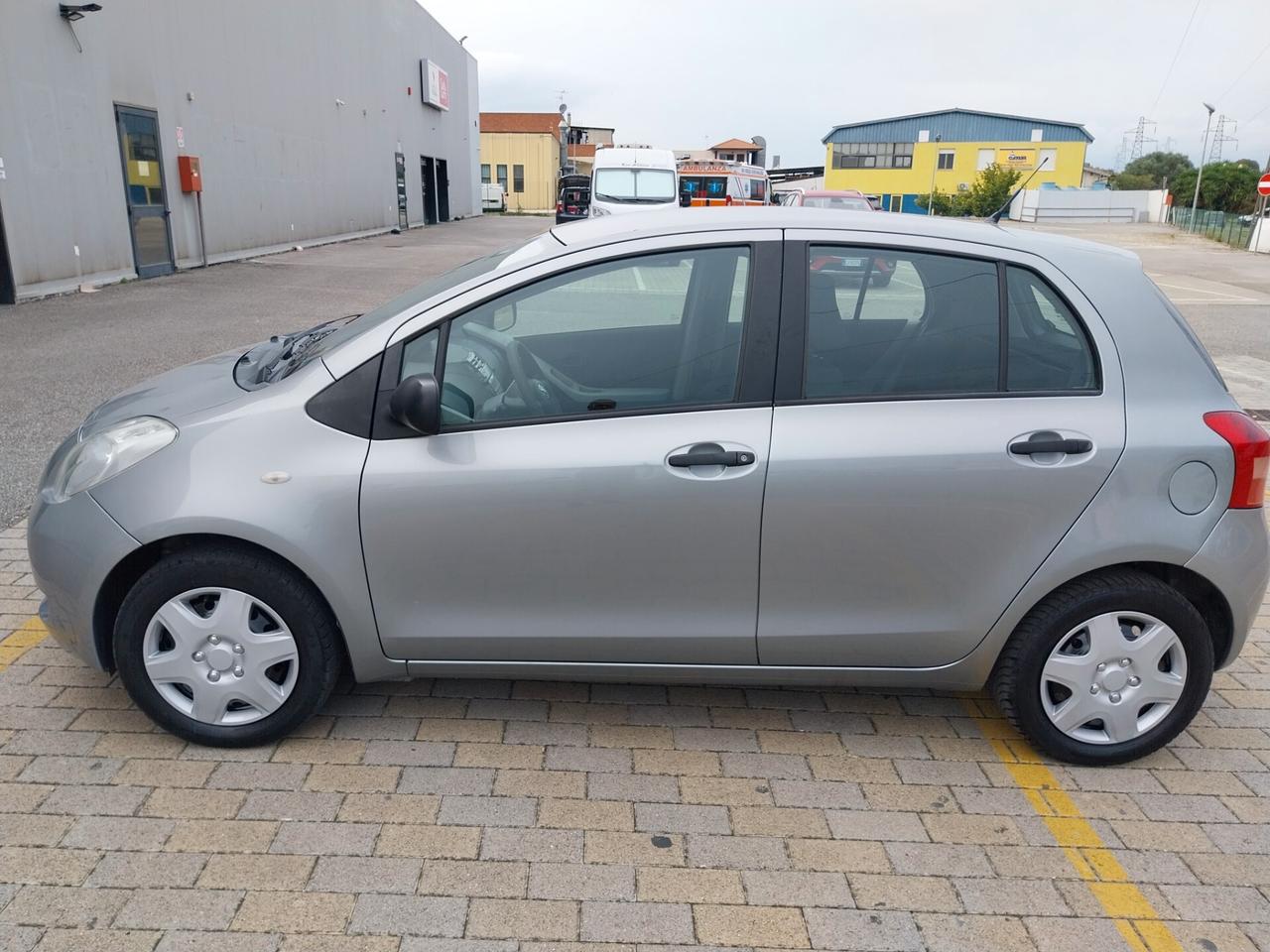 Toyota Yaris 1.0 5 porte Sol