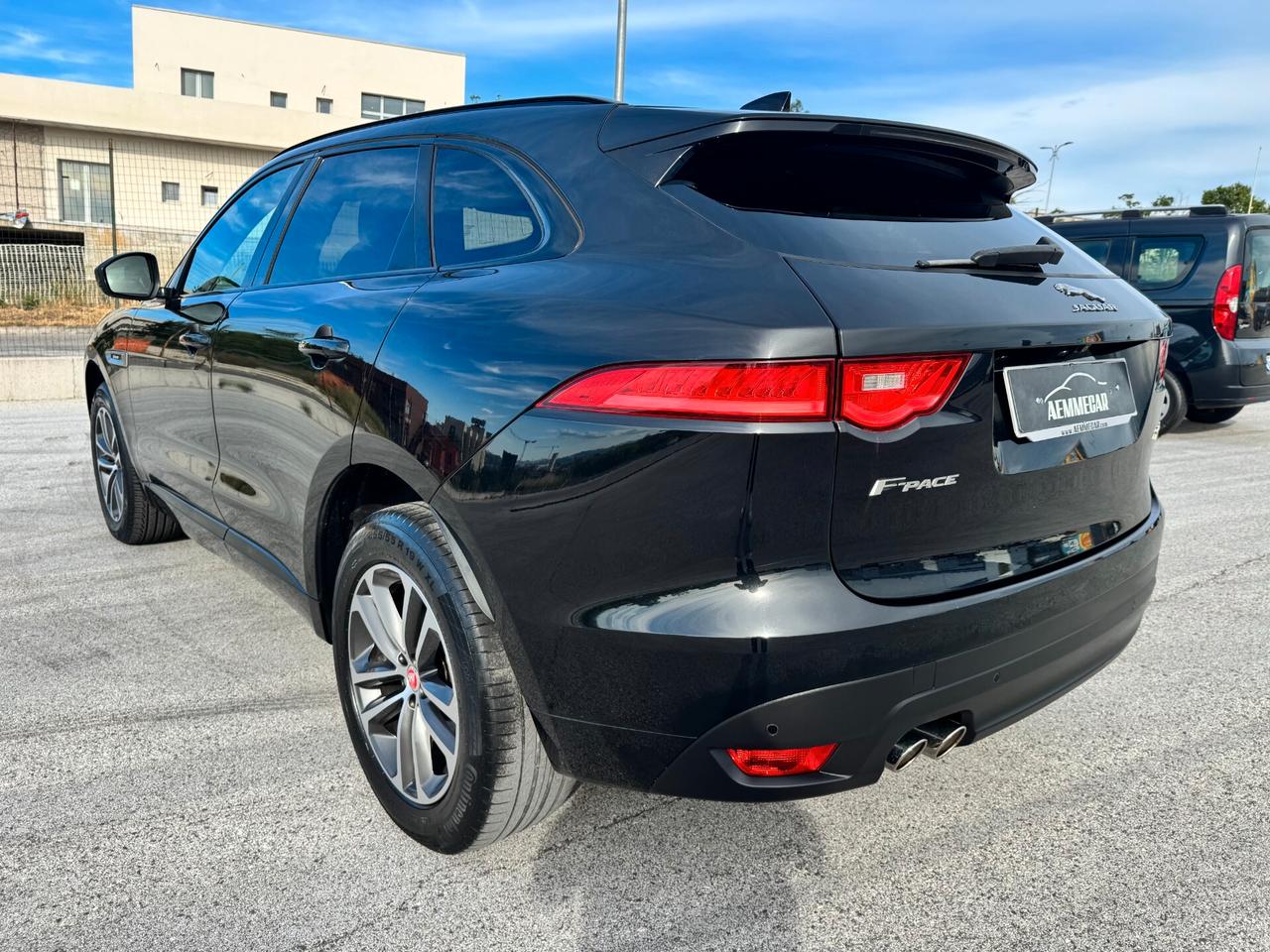 Jaguar F-Pace 2.0 D 180 CV AWD aut. R-Sport