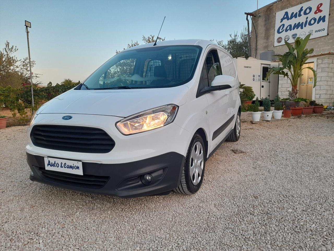 Ford Transit Courier 1.5 TDCi 75CV Van Entry