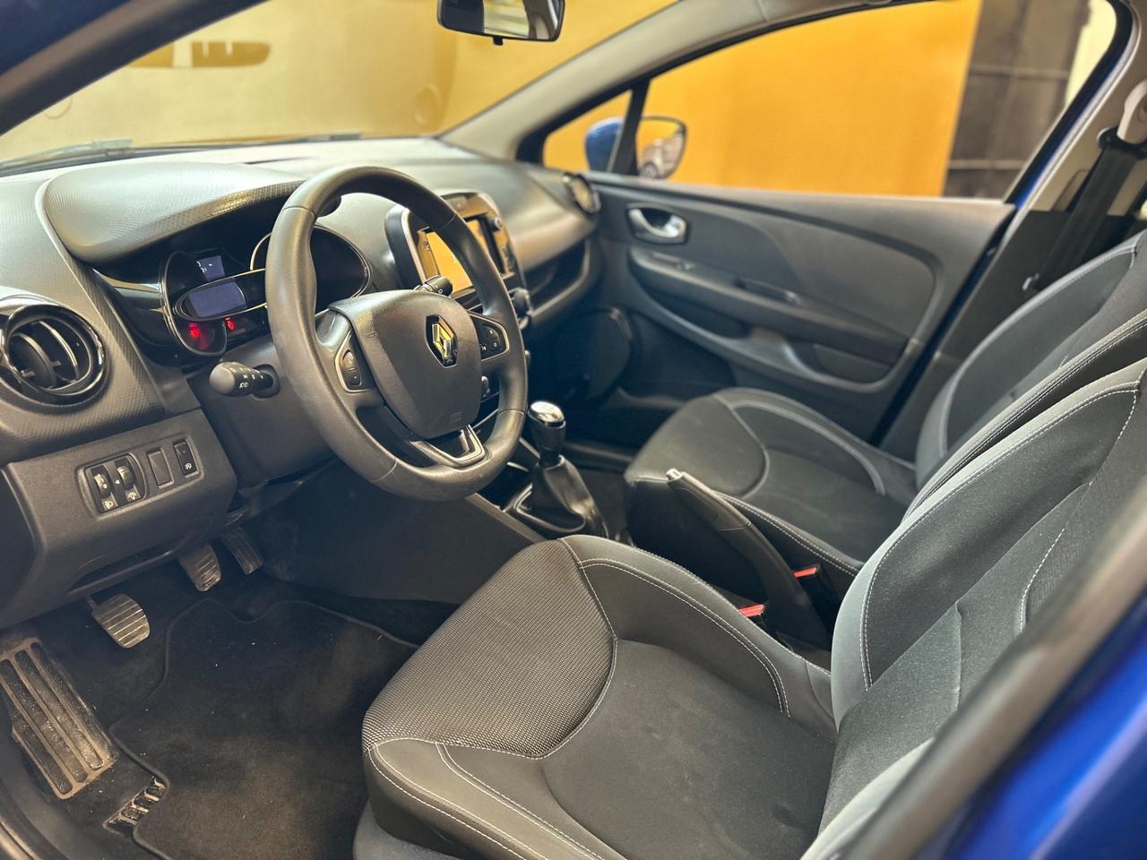 Renault Clio 1.2 75 CV 5 porte ZEN * 80.000KM *