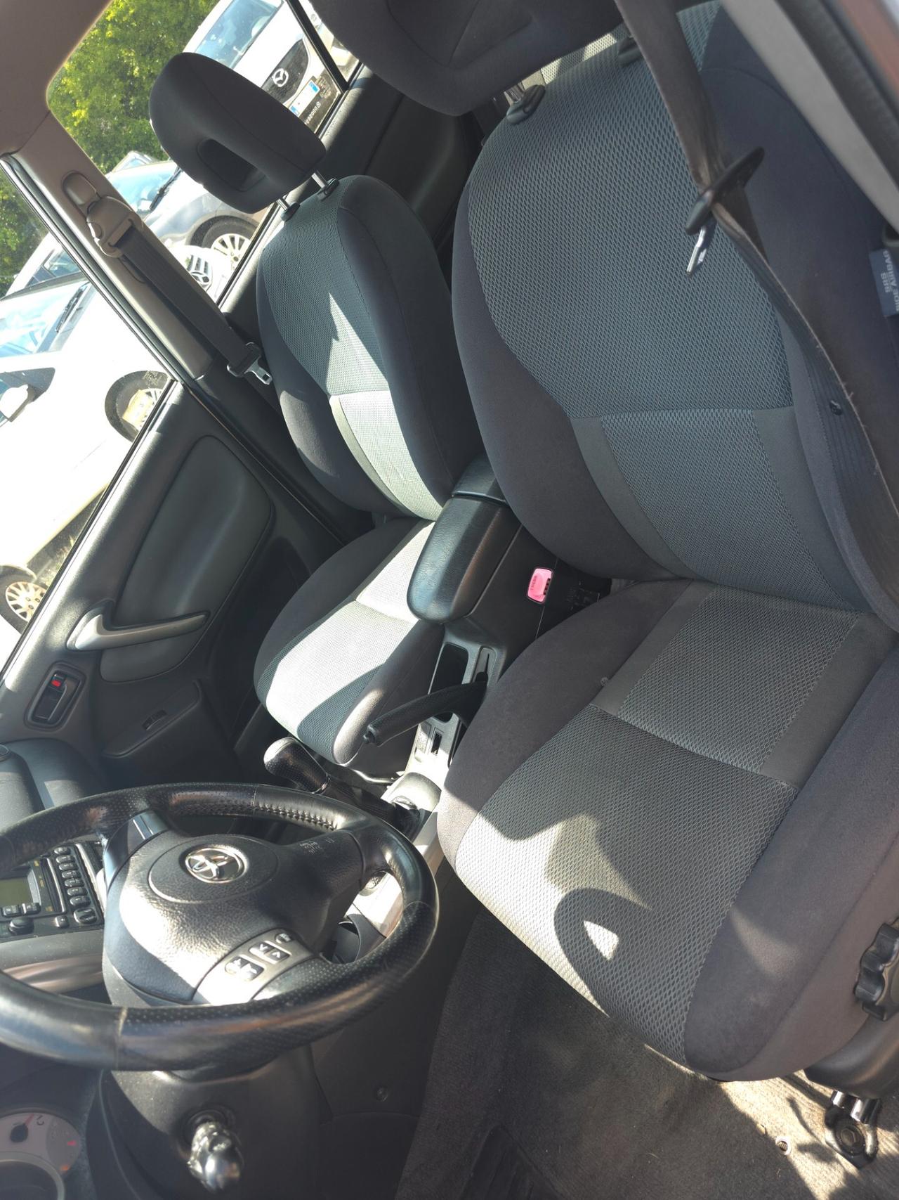 Toyota RAV 4 RAV4 2.0 Tdi D-4D cat 5 porte Sol