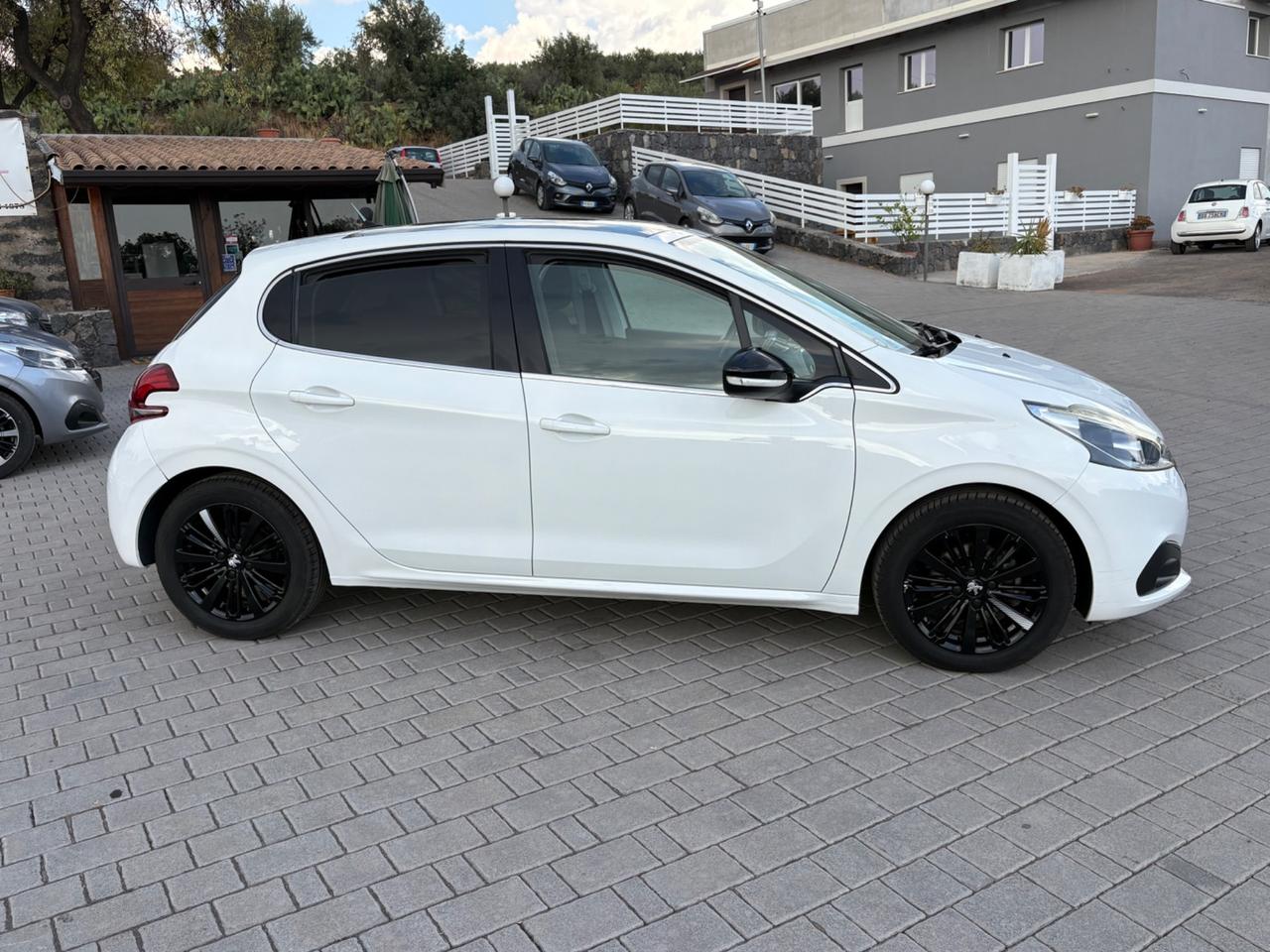 Peugeot 208 PureTech 82 5 porte Allure