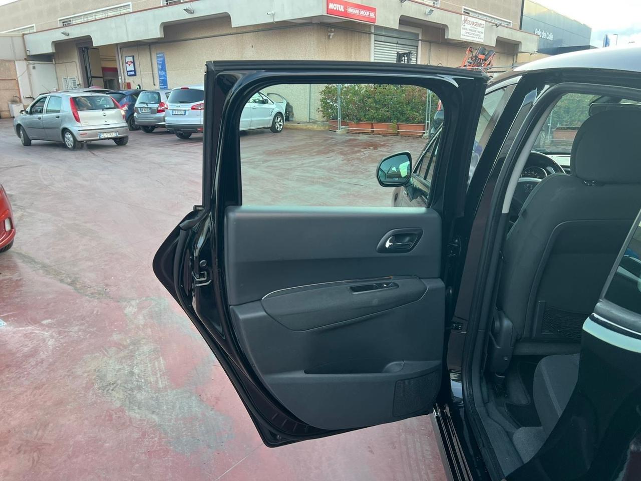 Peugeot 3008 1.6 HDi 115CV Business