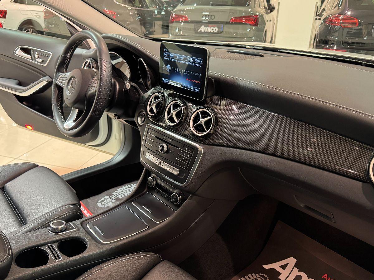 MERCEDES GLA 200 d Automatic Premium Edition Solo 67.000km Tetto