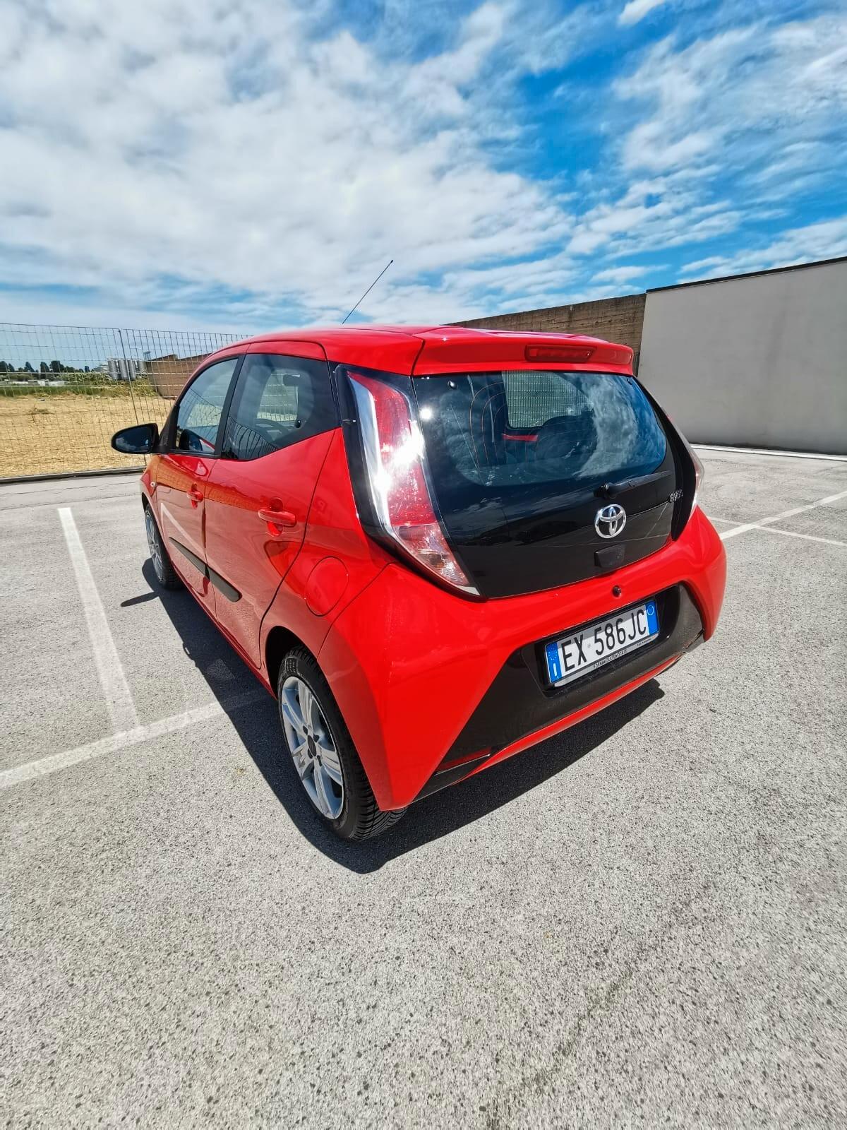 Toyota Aygo 1.0 VVT-i 69 CV 5P. x-cool 2014