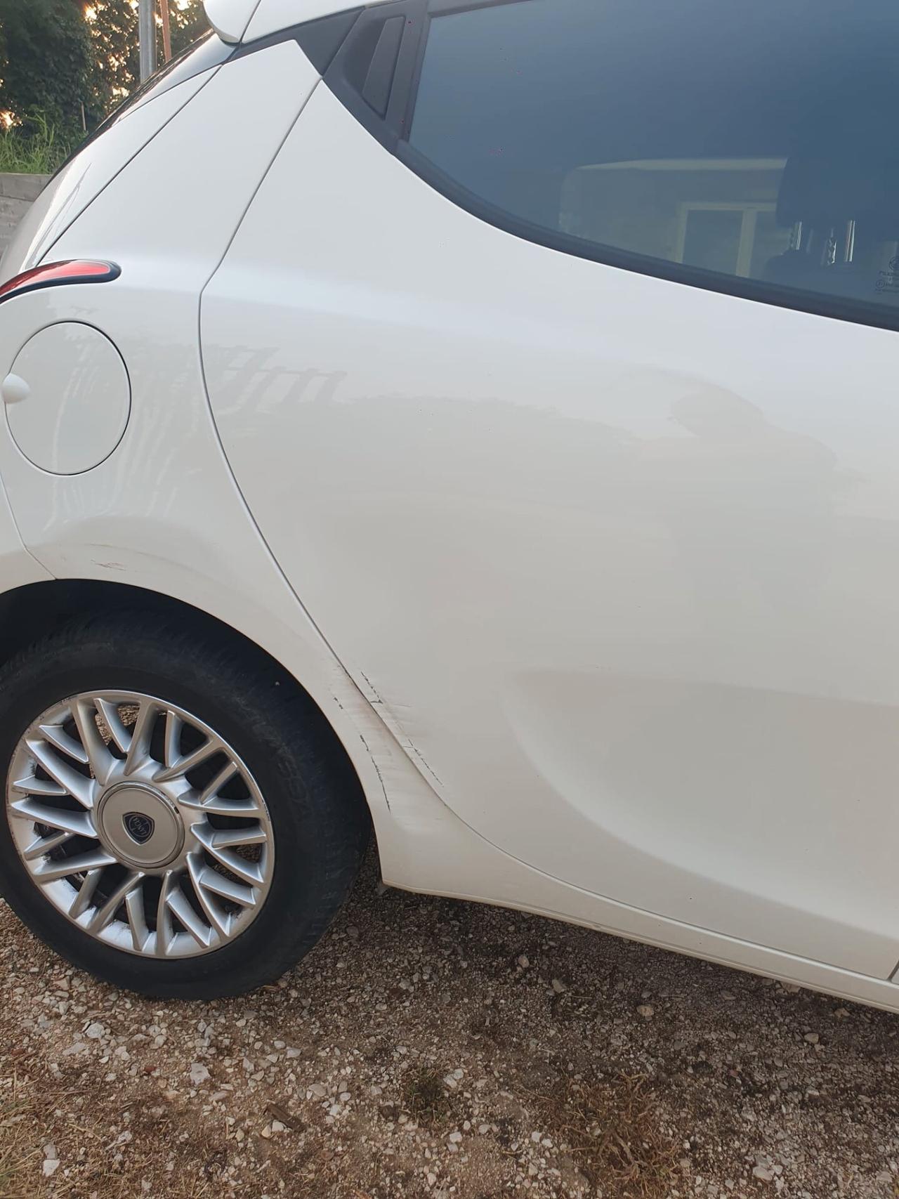 SUPER OCCASIONE: Lancia Ypsilon full, Turbo/Metano - Interni come NUOVI!