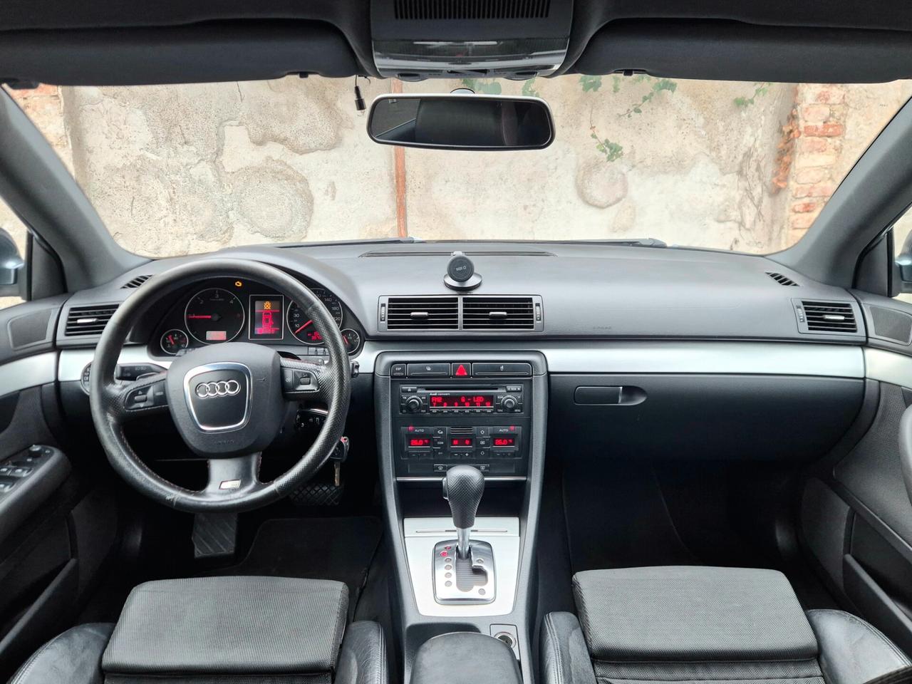 Audi A4 2.0 16V TDI S-Line