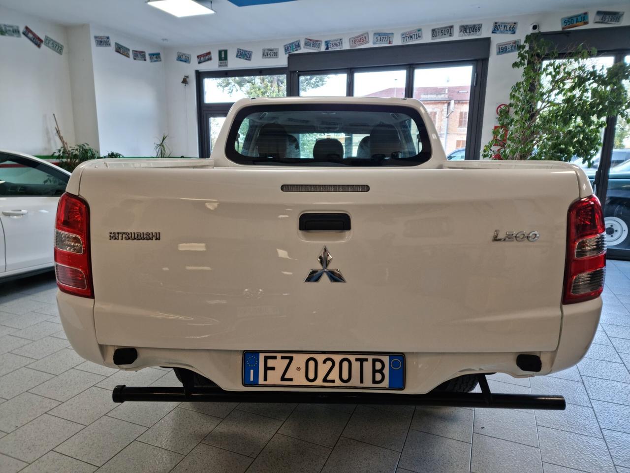 Mitsubishi L200 2.4D N1 IVA ESPOSTA