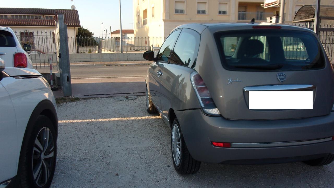 Lancia Ypsilon 1.2 69 CV Unyca