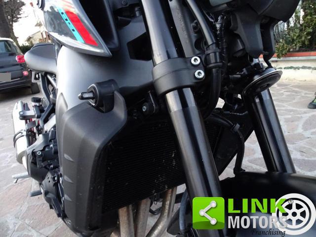 YAMAHA MT-09 -