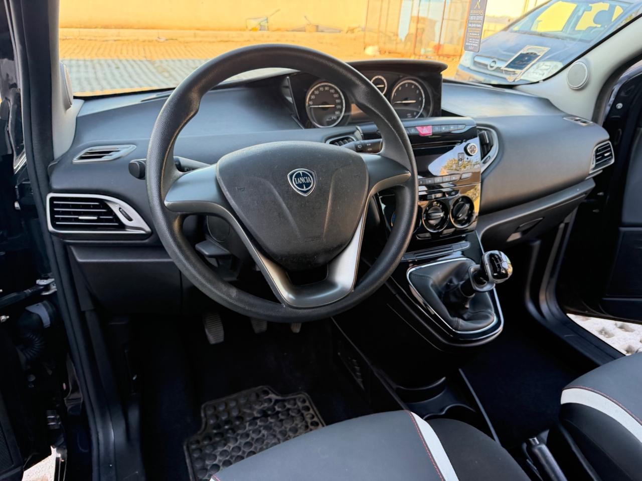Lancia Ypsilon 0.9 TwinAir 85 CV 5 porte Metano Ecochic Gold
