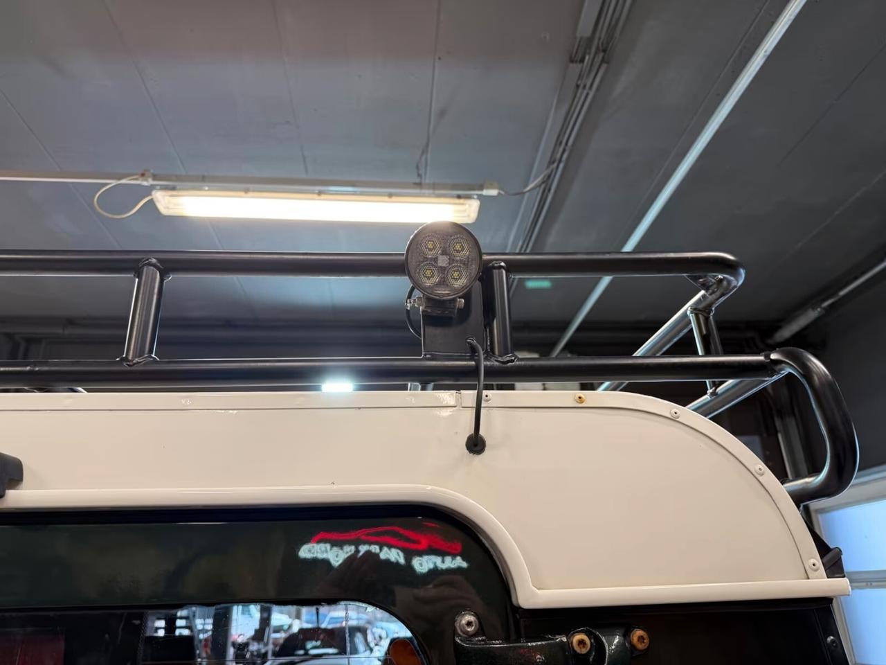 Land Rover Defender 110 2.5 Td5 Station Wagon 9 POSTI