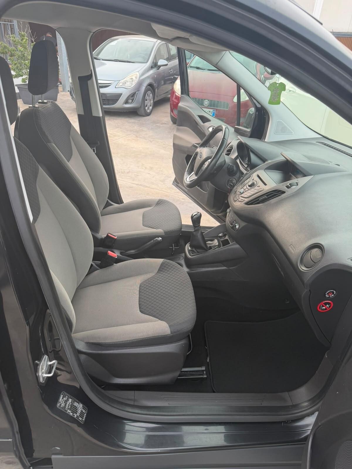 Ford Tourneo Courier 1.5 TDCI 75 CV Titanium