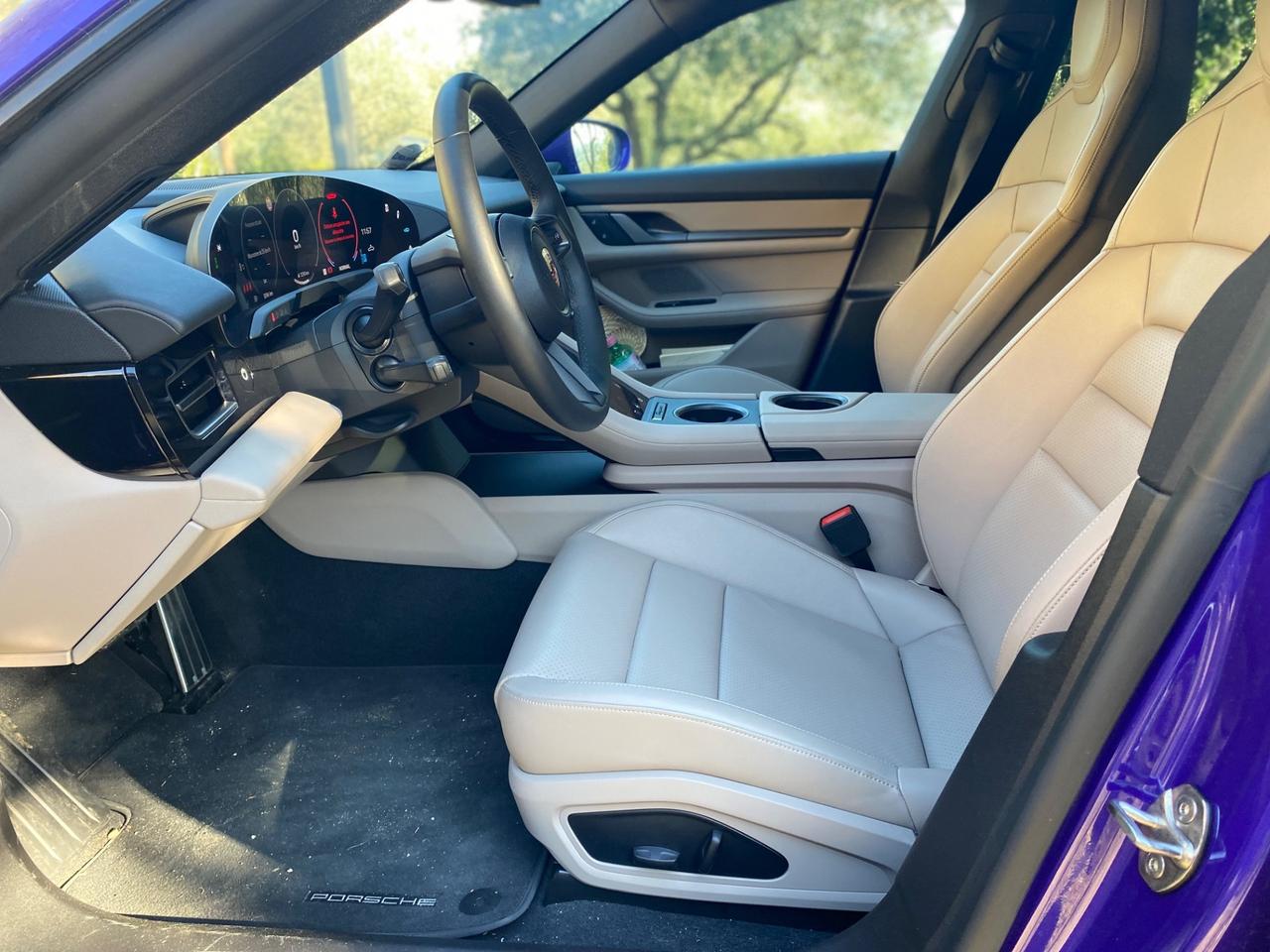 Porsche Taycan anno 2024 km 5400 ! Noleggio lungo termine