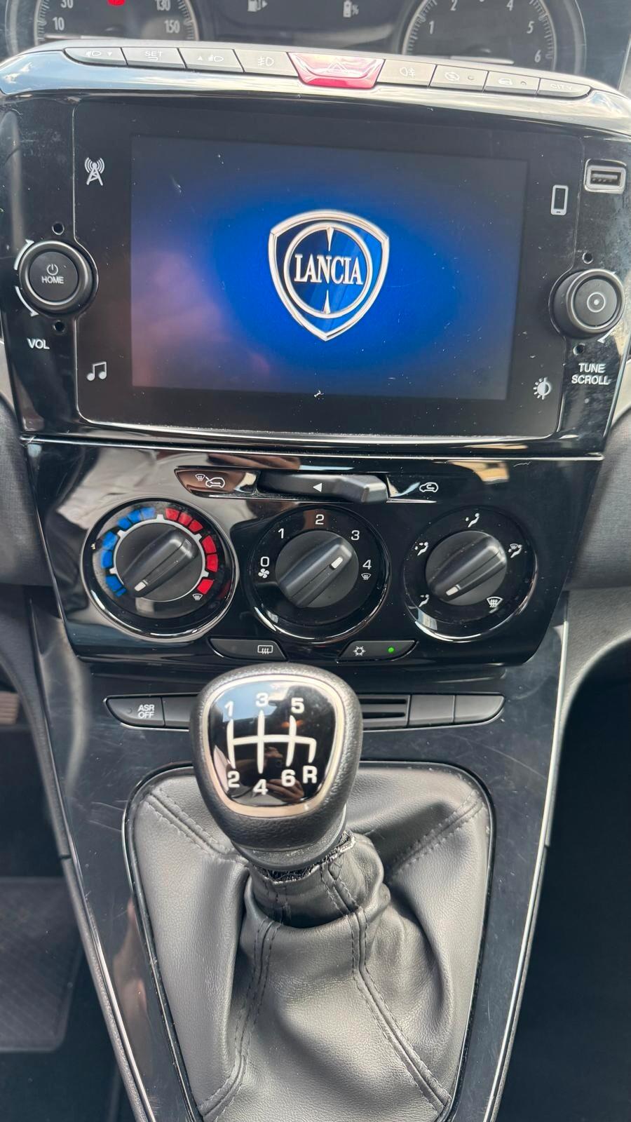 Lancia Ypsilon 1.0 FireFly 5 porte S&S Hybrid Gold