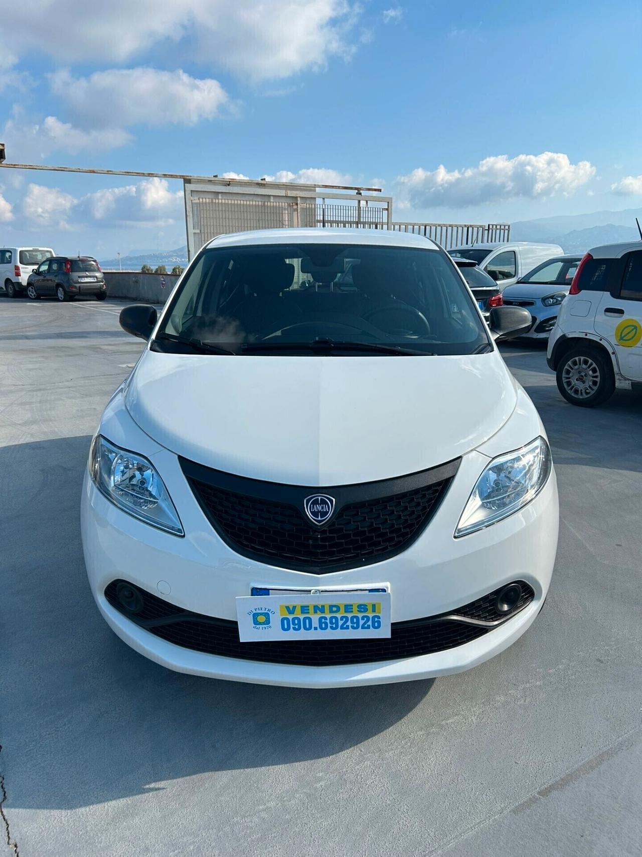 Lancia Ypsilon 1.0 FireFly 5 porte S&S Hybrid Ecochic Silver PER NEO PATENTATI