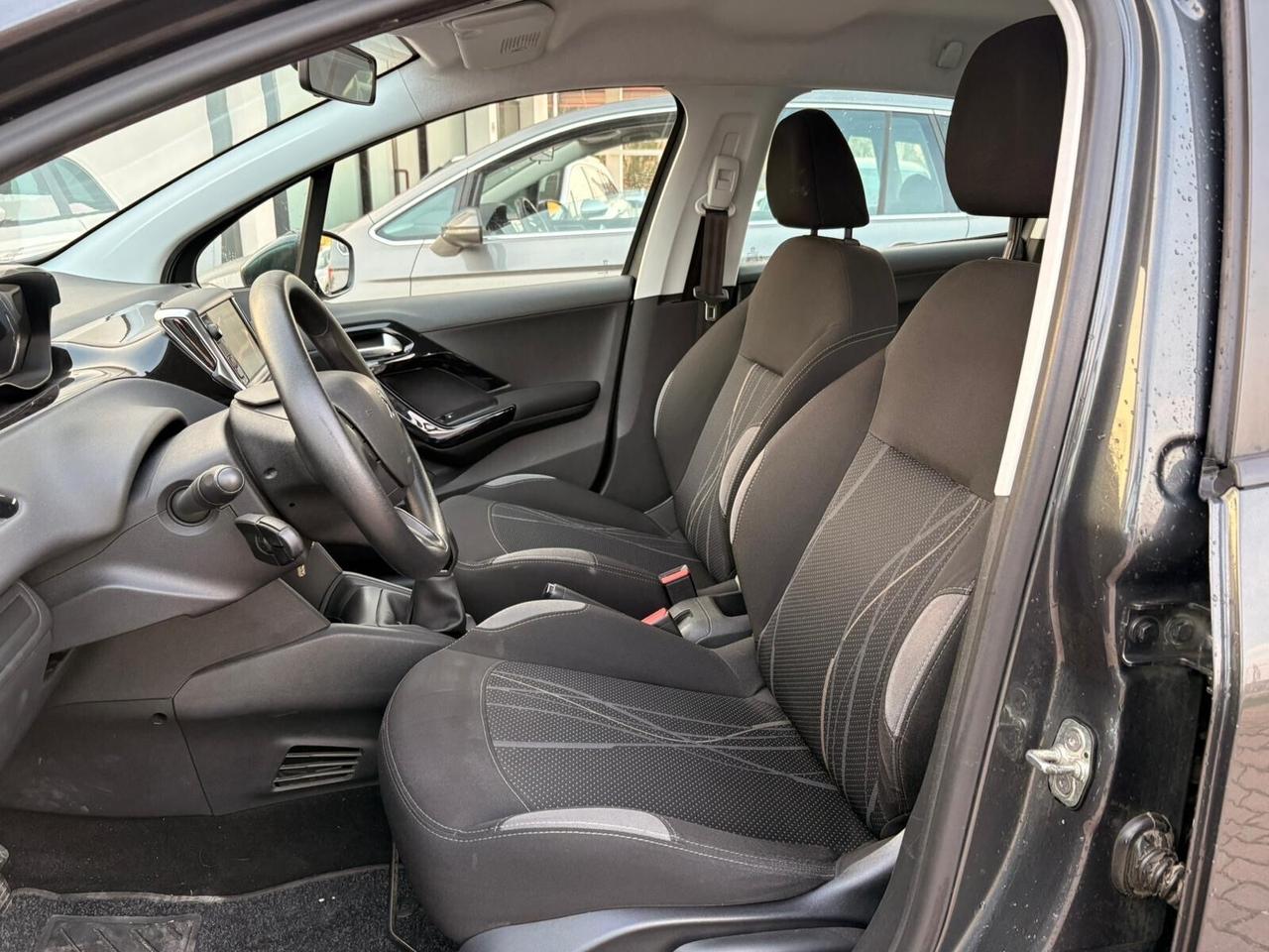 Peugeot 208 1.4 HDi 68 CV 5 porte Allure