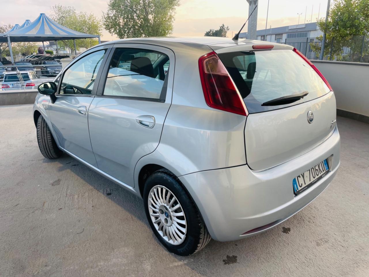 Grande Punto 1.3 MJT 75 CV 5 porte Dynamic OK NEOPATENTATO