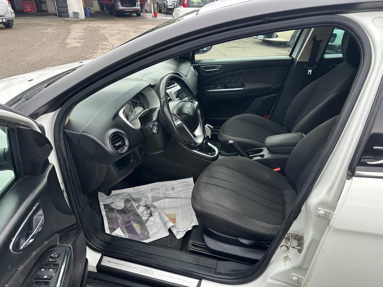 Lancia Delta 1.6 MJT 120 cv bicolor