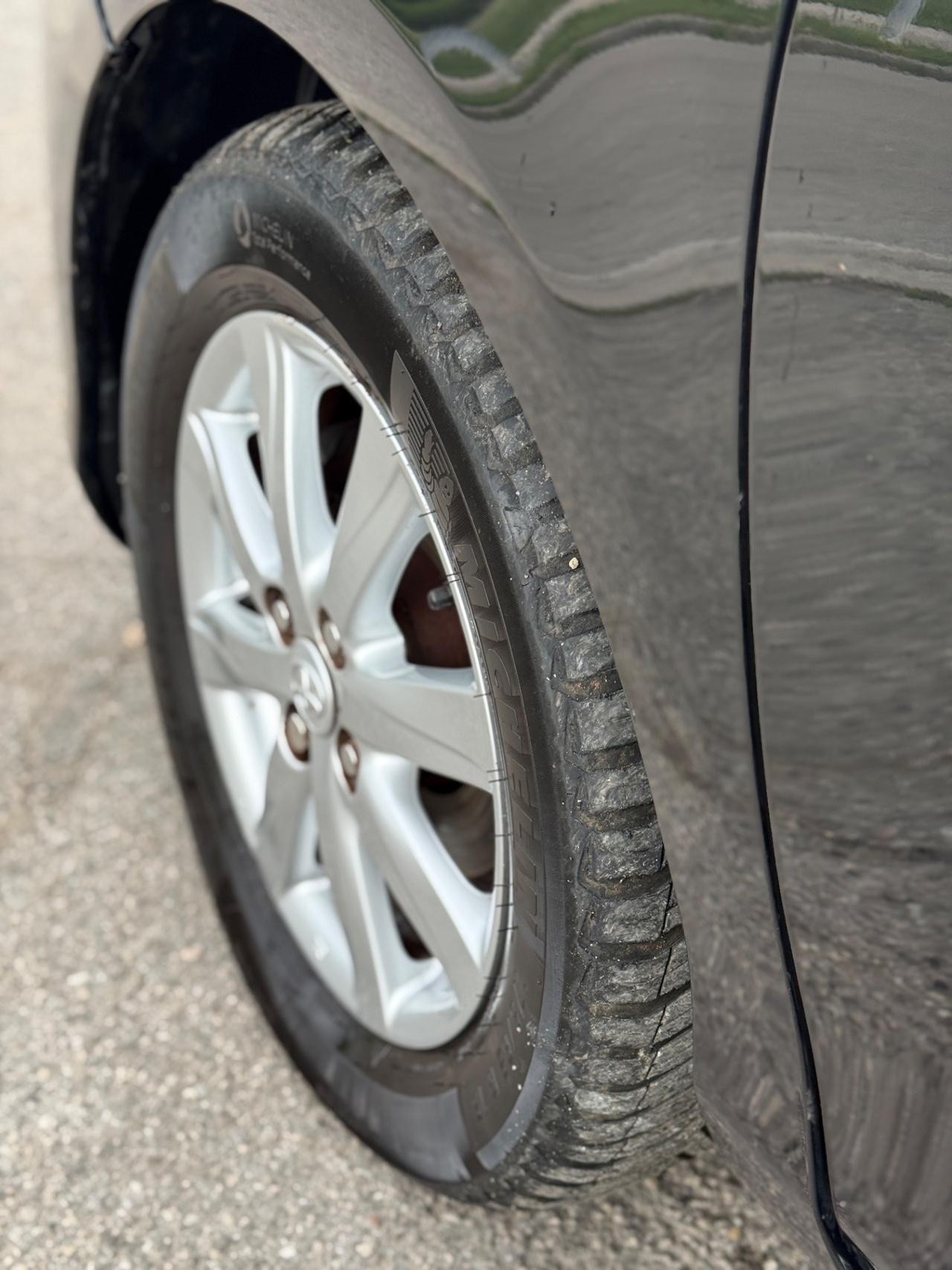 Toyota Yaris 1.0 5 porte Lounge 2011 OK NEOPTENTATI