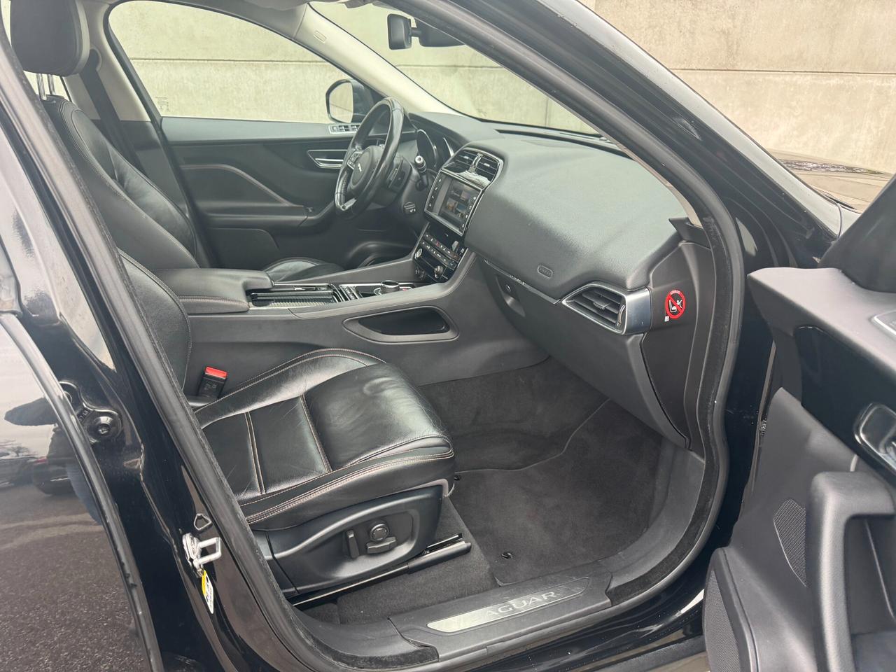 Jaguar F-Pace 2.0 D 180 CV Portfolio