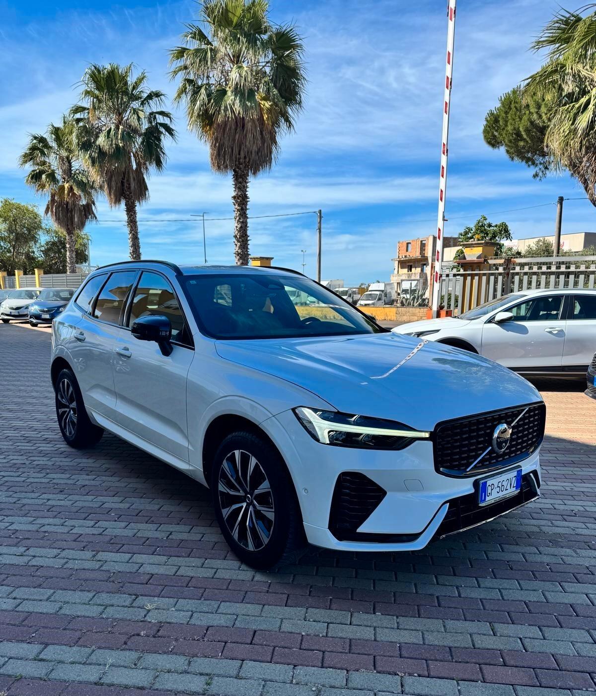 Volvo XC60 2.0 AWD automatico Ultimate Dark