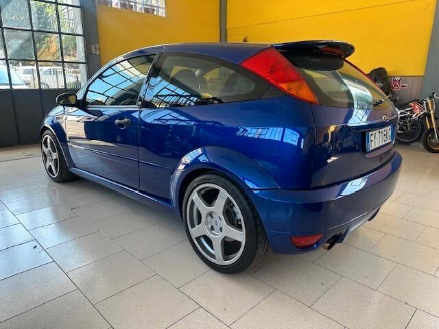Ford Focus 2.0i 16V cat 3p. RS215