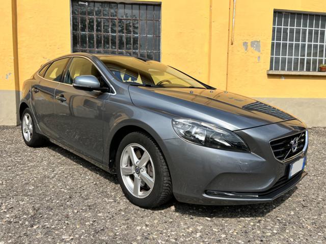 VOLVO V40 D3 Momentum