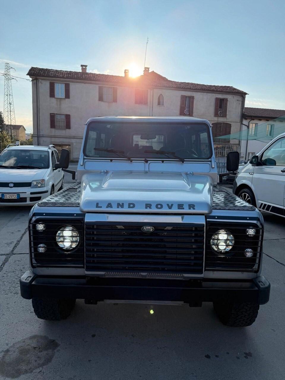 Land Rover Defender 110 2.4 TD4 Station Wagon N1
